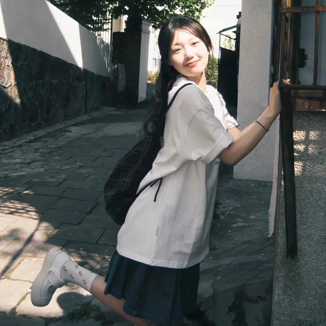 泥娃娃海报